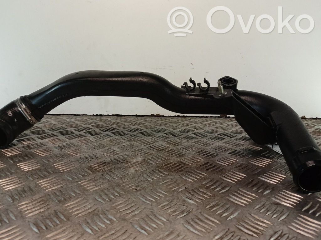 Turboahtimen ilmanoton letku   8D0145840L