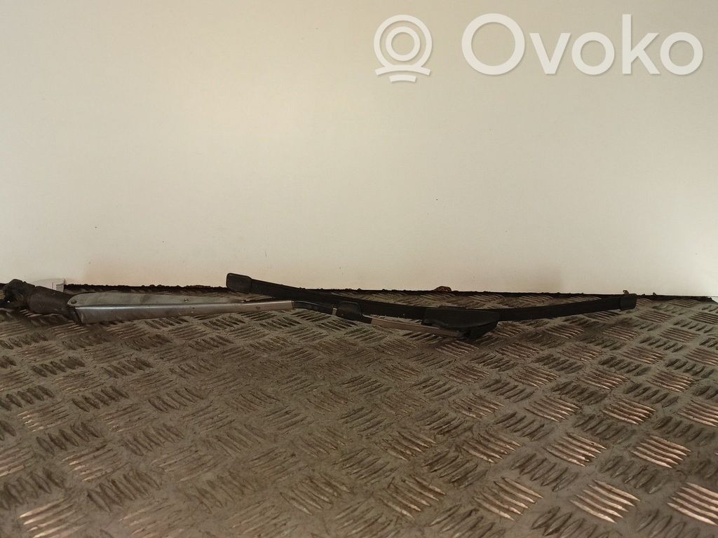 Nissan Sunny Front wiper blade arm 