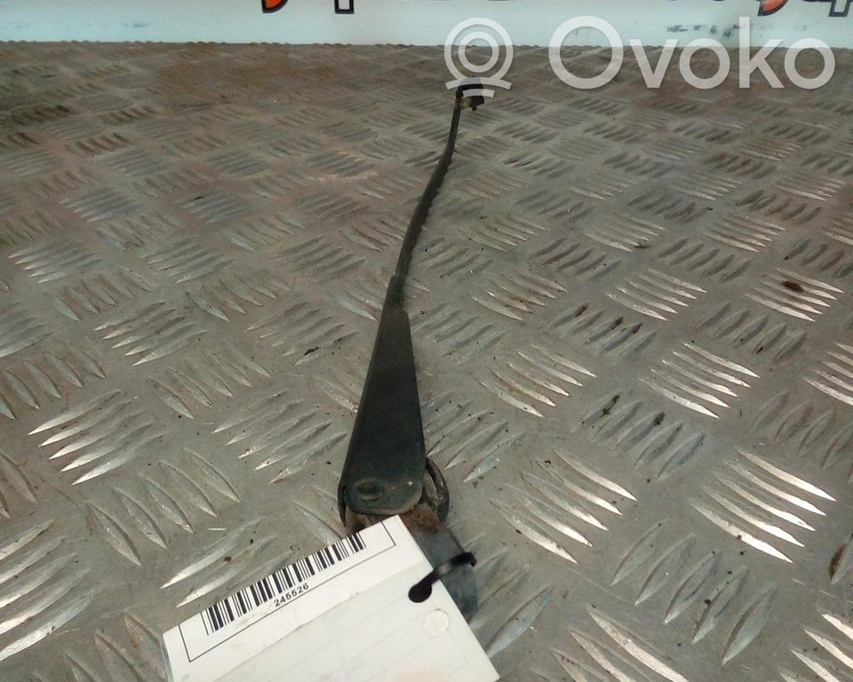 Rear wiper blade arm