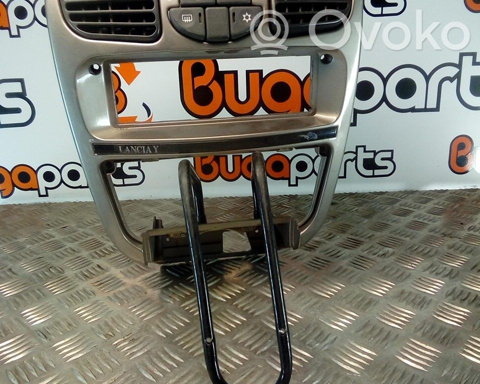 Lancia Y 840 Centrinė konsolė 