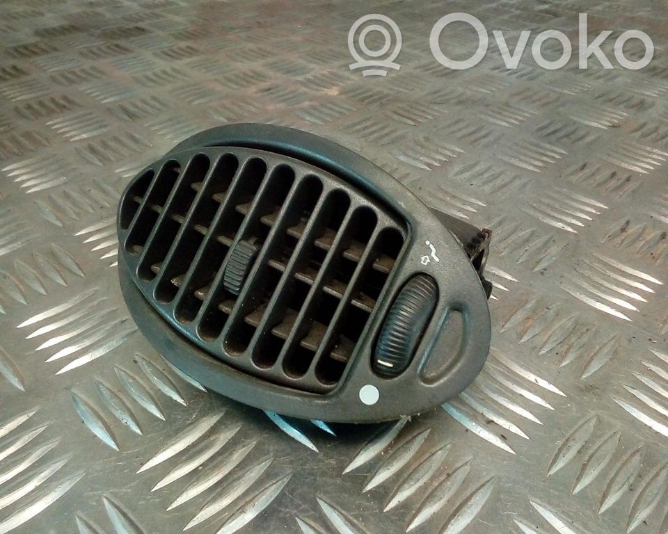 Lancia Y 840 Centrinės oro grotelės 
