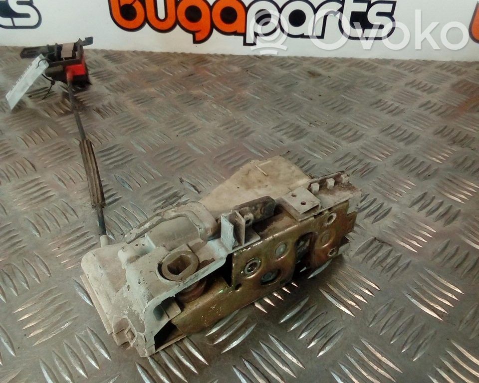 Priekšpusē slēdzene   93BG220A20DD