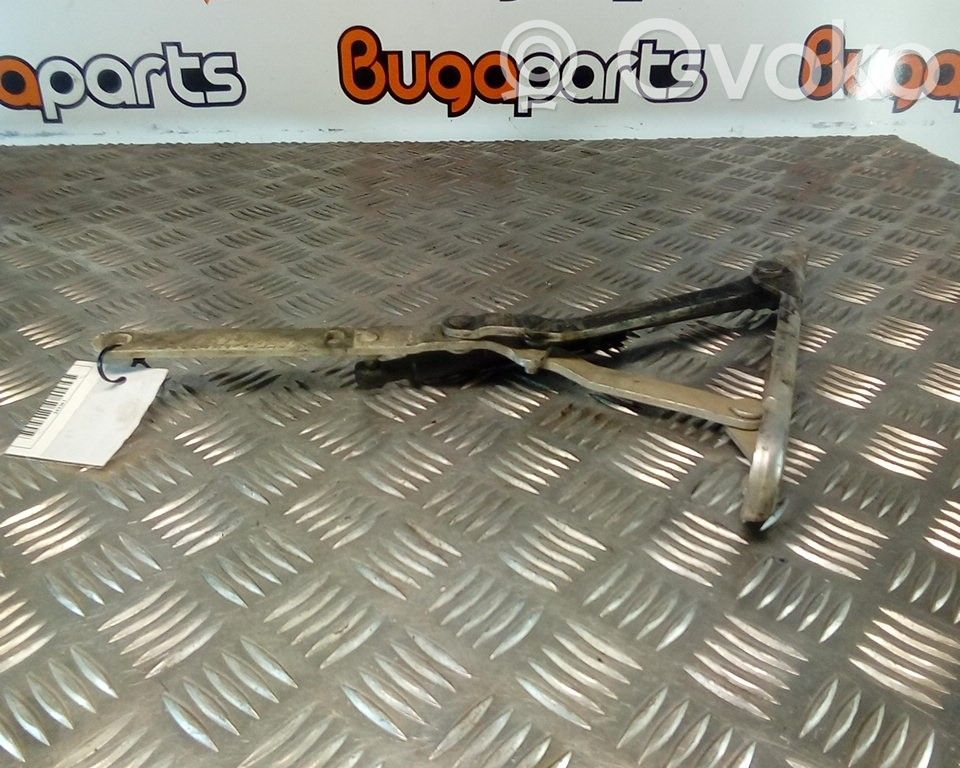 Dzinēja pārsega eņģe (-es)