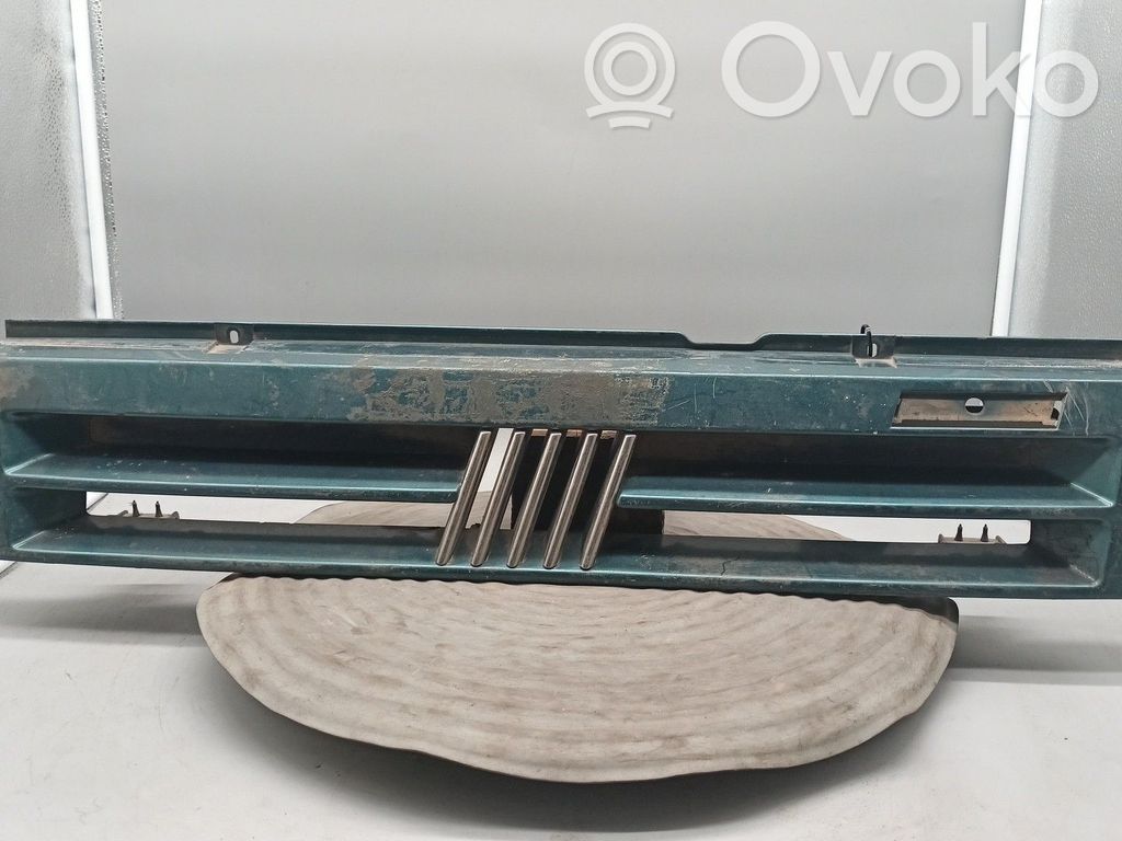 Front grill   7722433