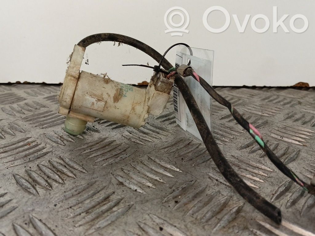 Windscreen/windshield washer pump   2224573A