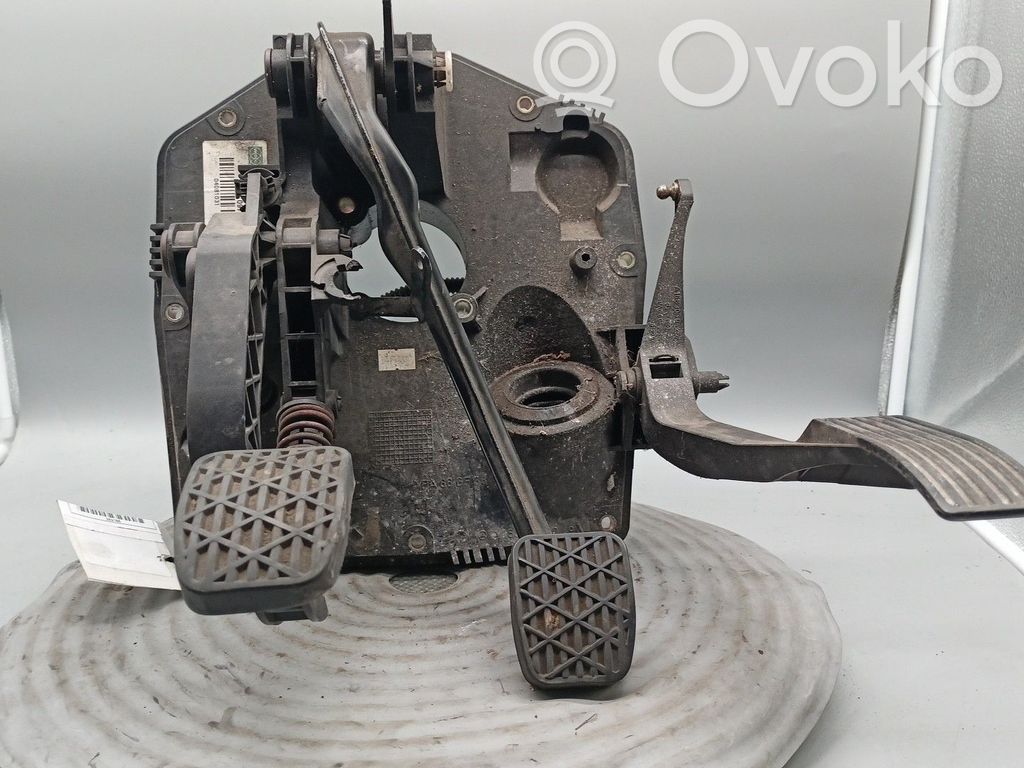 Assemblage pédale   A1682901801,400257