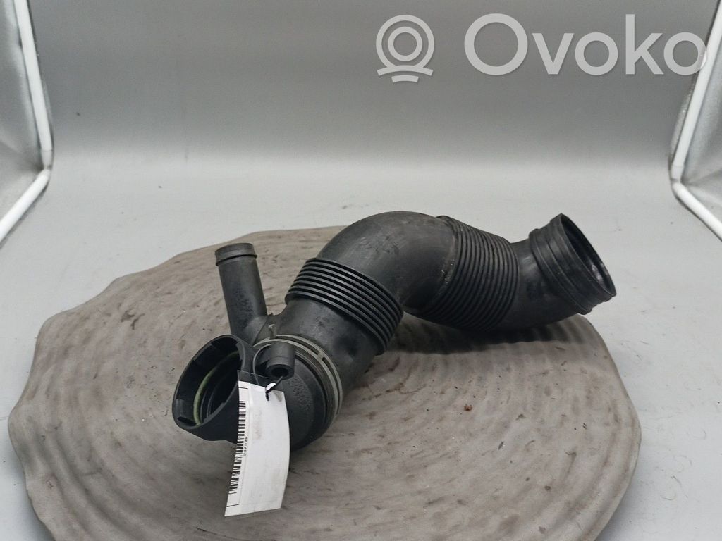 Turboahtimen ilmanoton letku   3C0129654M,3C0129635