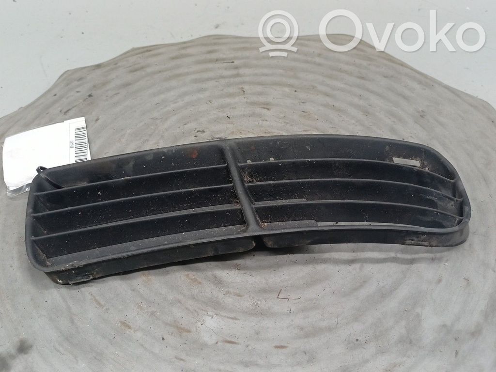 Volkswagen Polo III 6N 6N2 6NF Front grill 