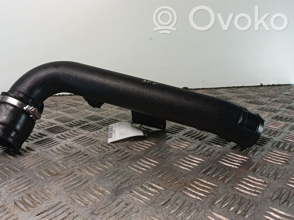 Audi A4 S4 B5 8D Conductă/furtun admisie aer turbosuflantă 