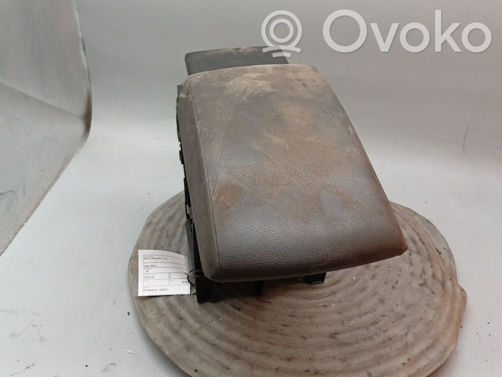 Seat Leon (5F) Reposabrazos 