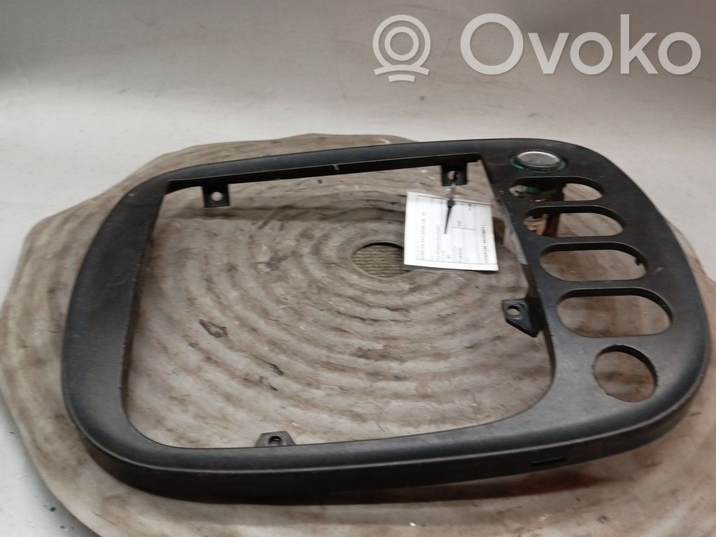 Verkleidung Radio / Navigation   7M0858105E,95VW15677