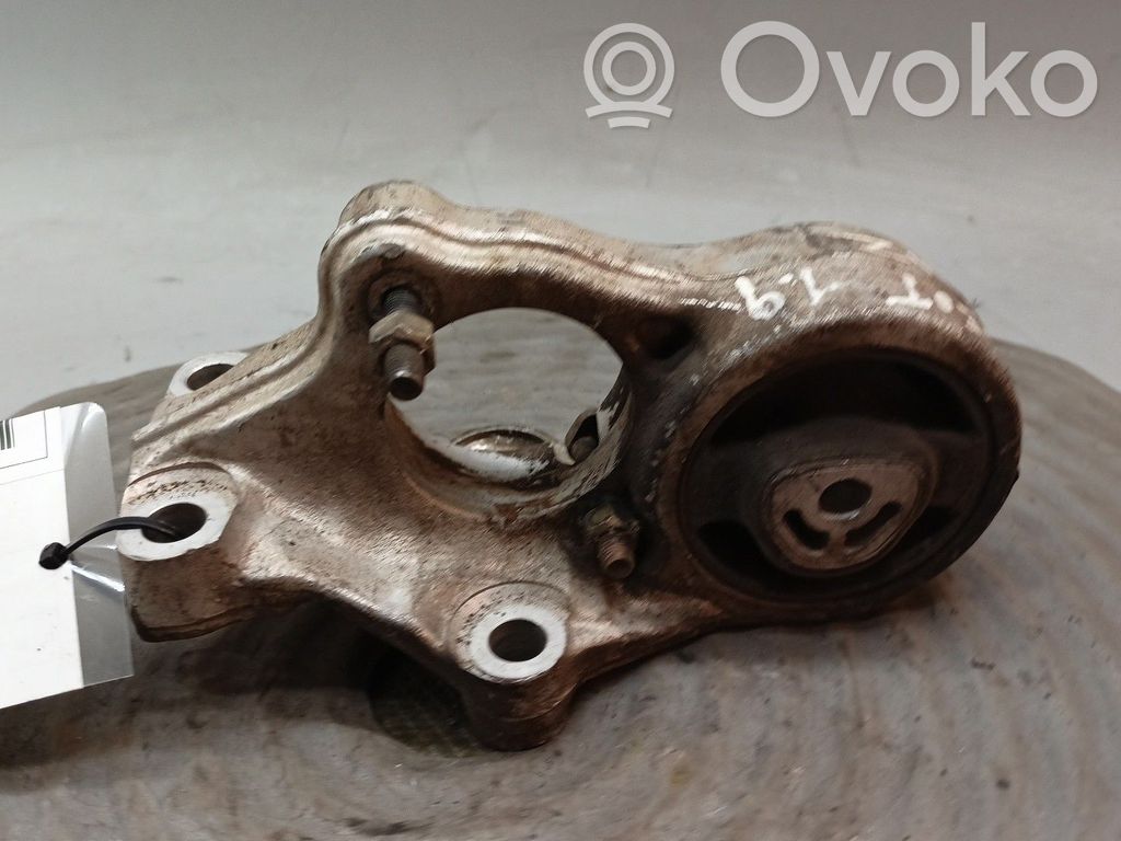 Peugeot 206 Engine mount bracket 