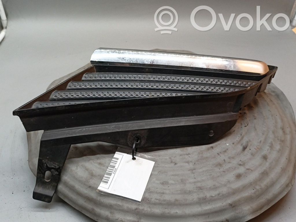 Kühlergrill   62330AU300