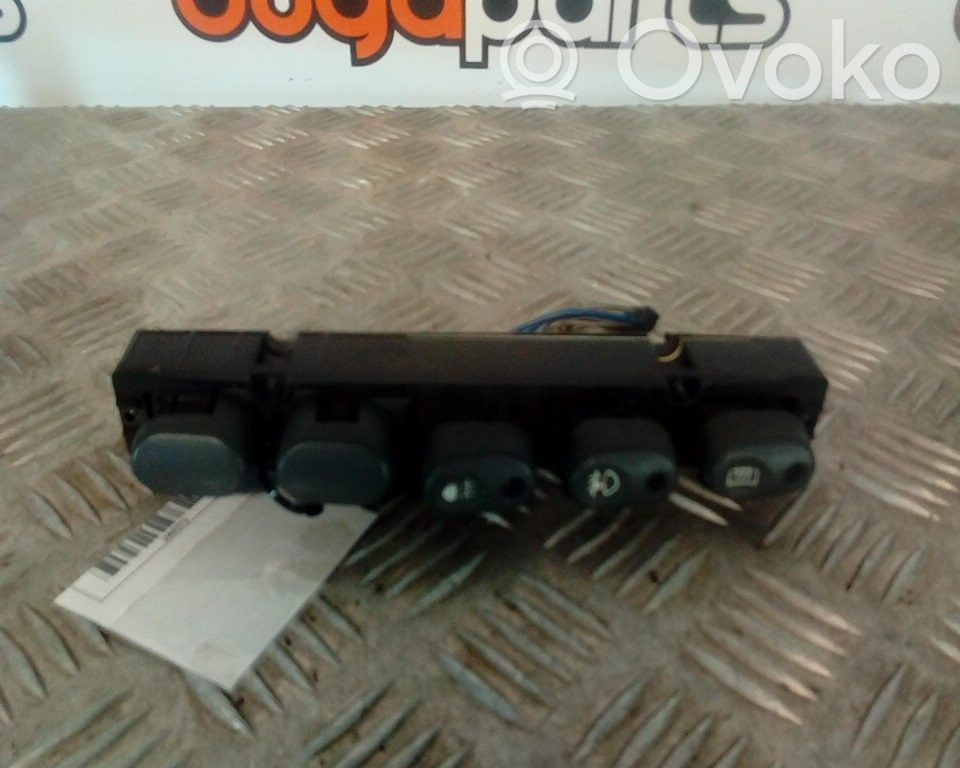 Fiat Punto (176) Sumuvalojen kytkin 