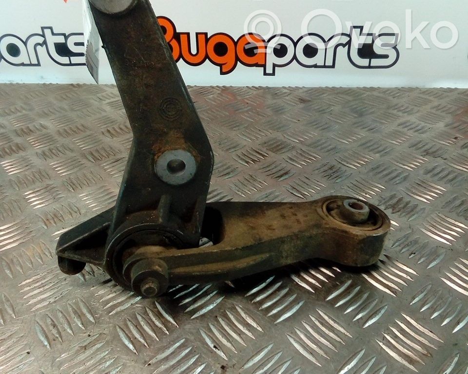 Engine mount bracket   9227882