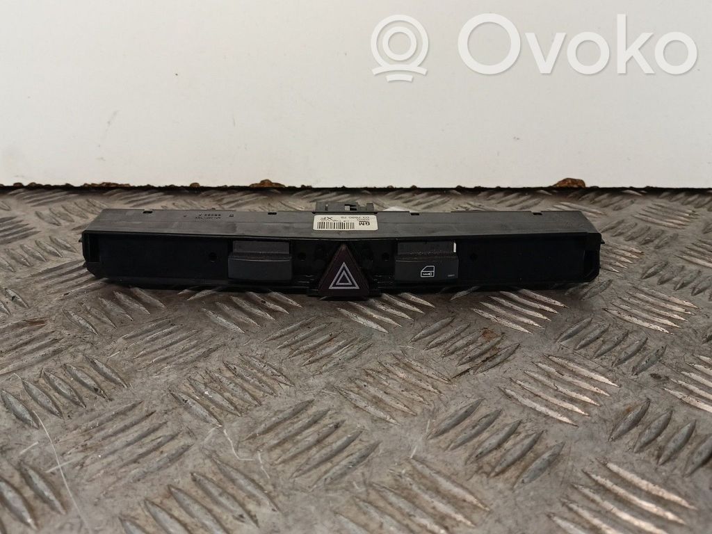 Schalter Warnblinkanlage   13100105,0320,03758075XF