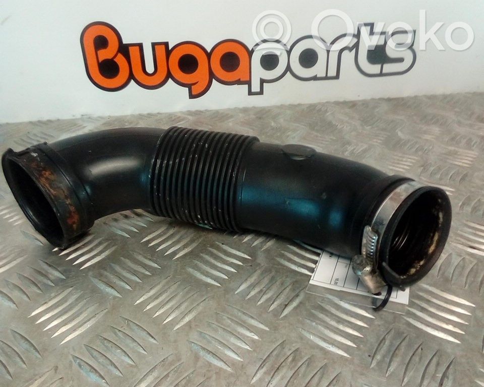 Opel Corsa D Turboahtimen ilmanoton letku 