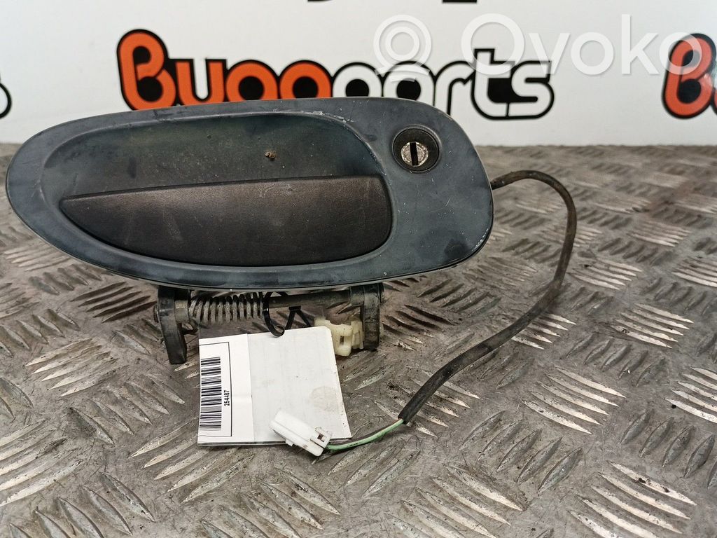 Manecilla externa puerta delantera   PUXADOR,DIREITO,FRENTE,MAZDA323BA