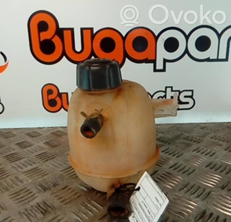 Aušinimo skysčio išsiplėtimo bakelis   F8Q630