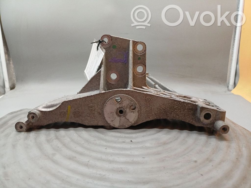 Soporte del alternador   46820385
