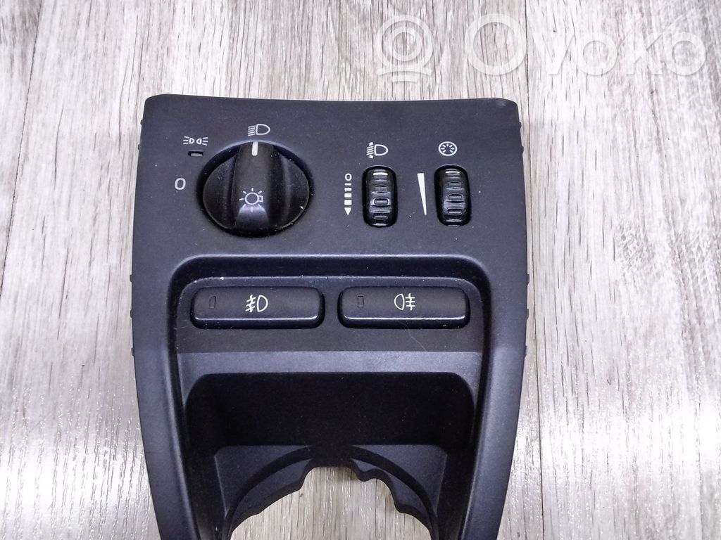 Light switch   30739304