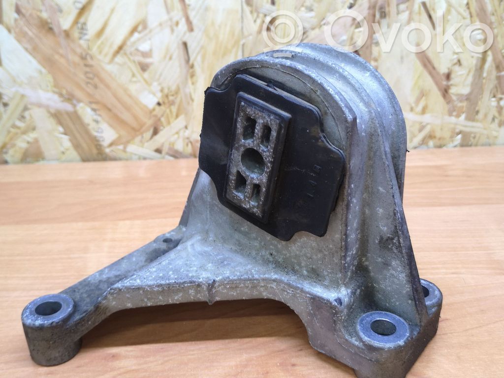 Volvo S60 Engine mount bracket 
