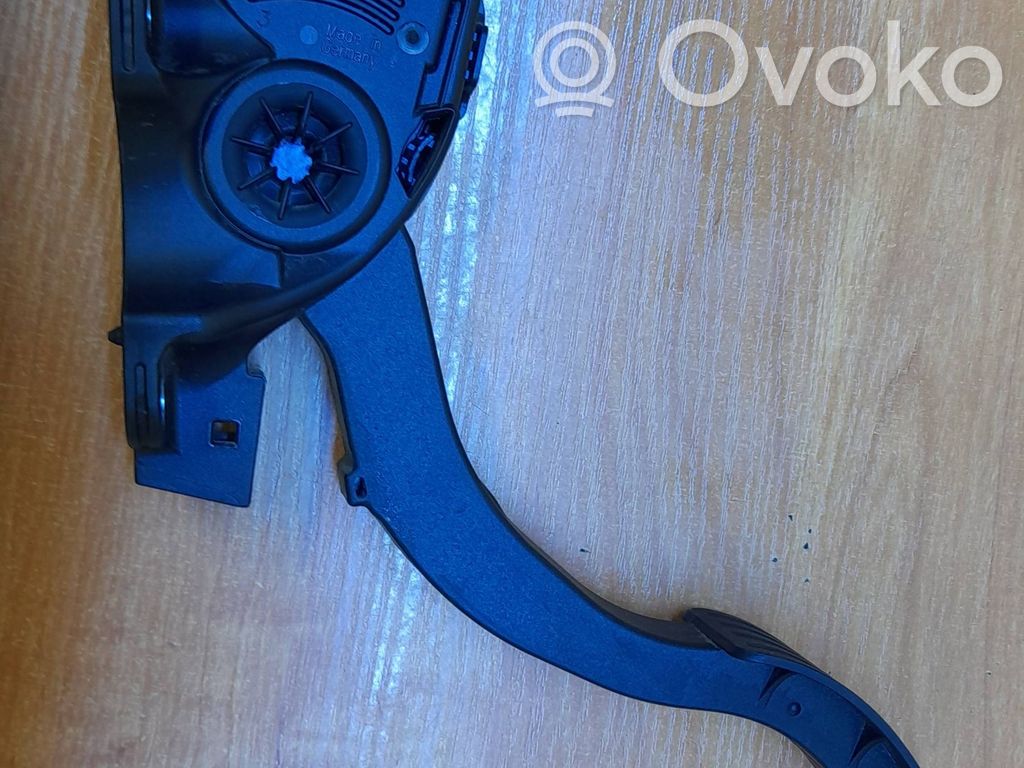 Volvo V70 Accelerator throttle pedal 
