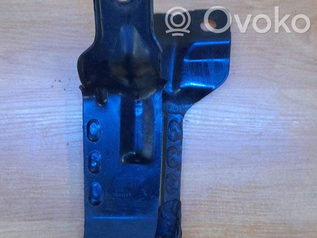 Radiator mount bracket   31261931