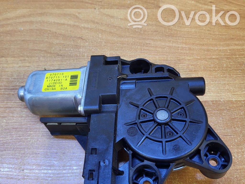 Volvo V70 Front door window regulator motor 