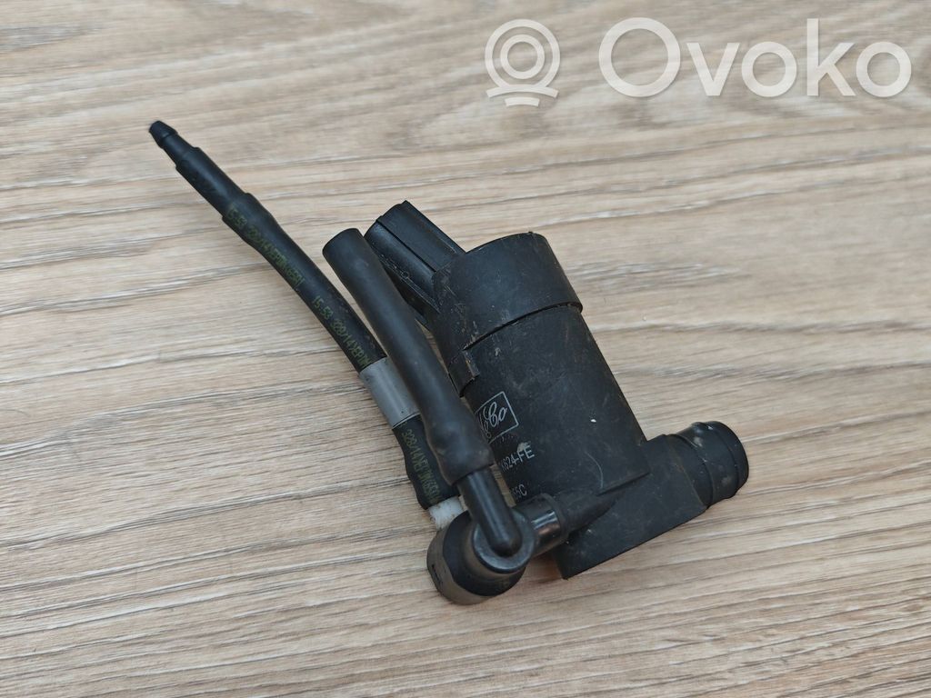 Volvo XC70 Windscreen/windshield washer pump 