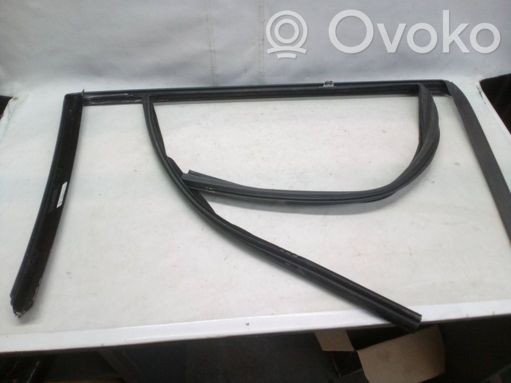 BMW X5M G05 F95 Inne elementy wykończeniowe drzwi tylnych 