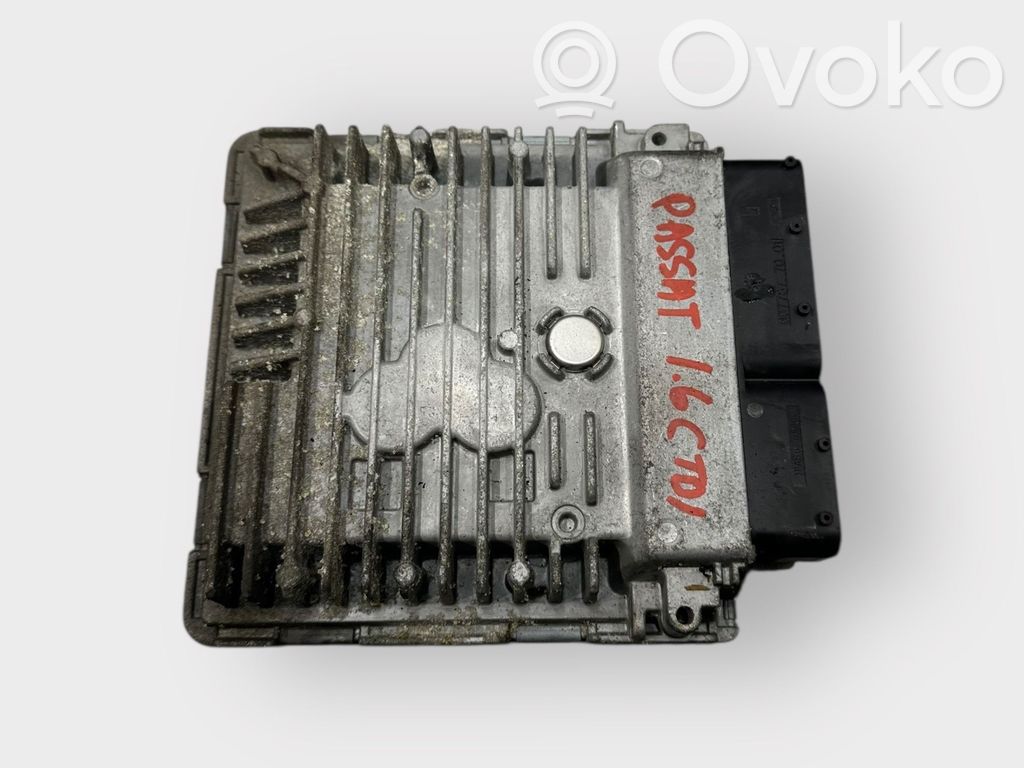 Volkswagen PASSAT B6 Engine control unit/module 