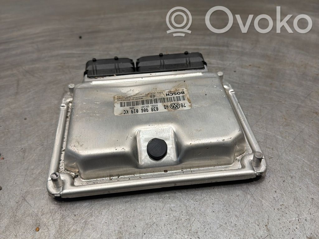 Volkswagen PASSAT B5.5 Engine control unit/module 