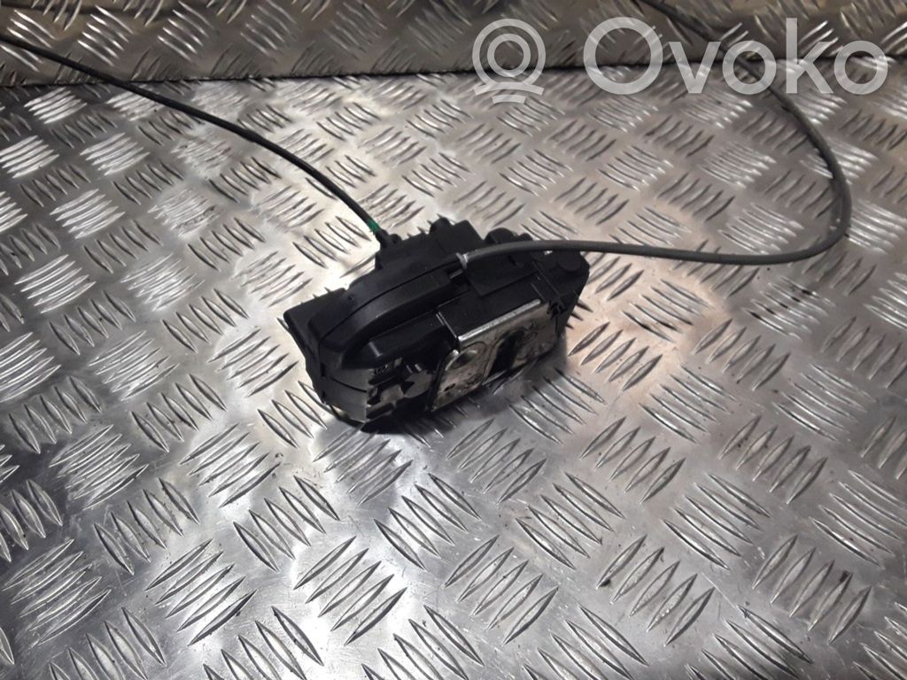 Nissan Qashqai Aizmugurē slēdzene 