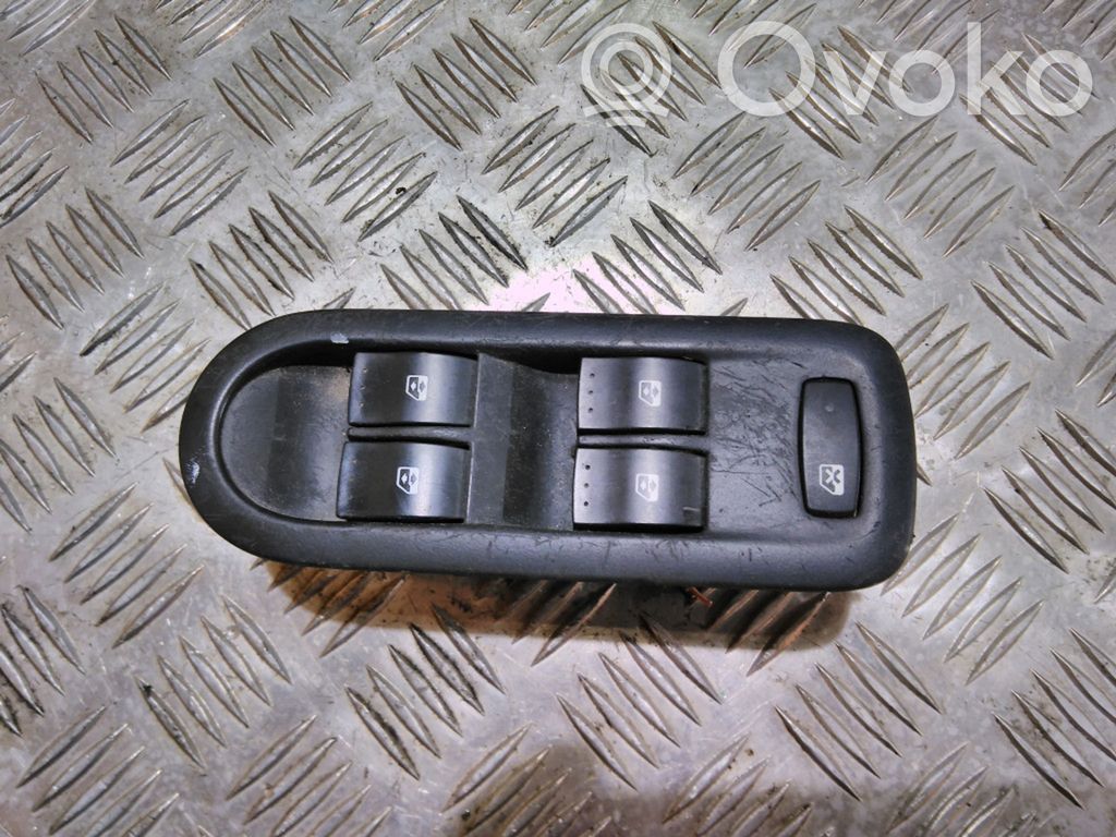 Renault Megane II Electric window control switch 