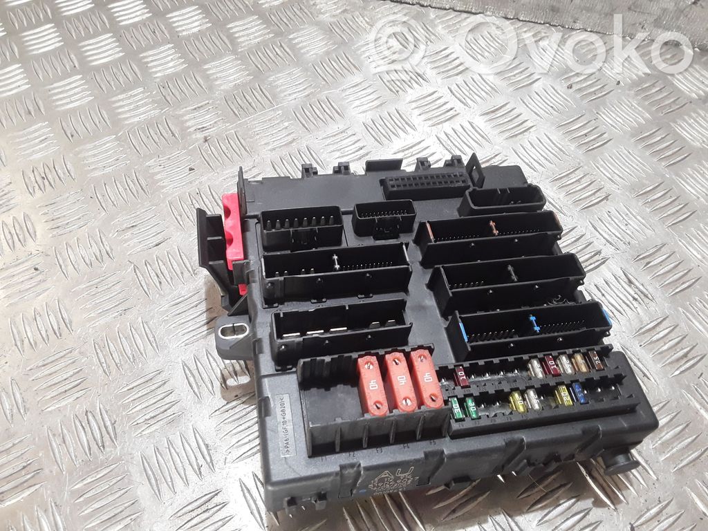 Opel Vectra C Saugiklių blokas 