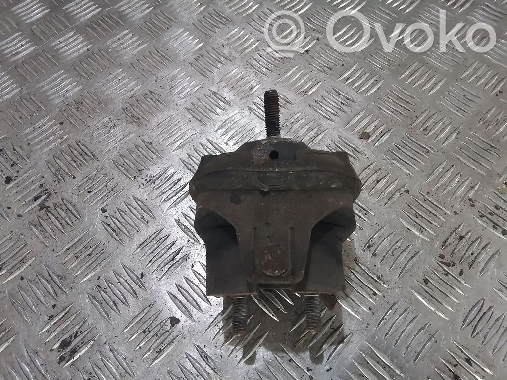 Engine mount bracket   4593242