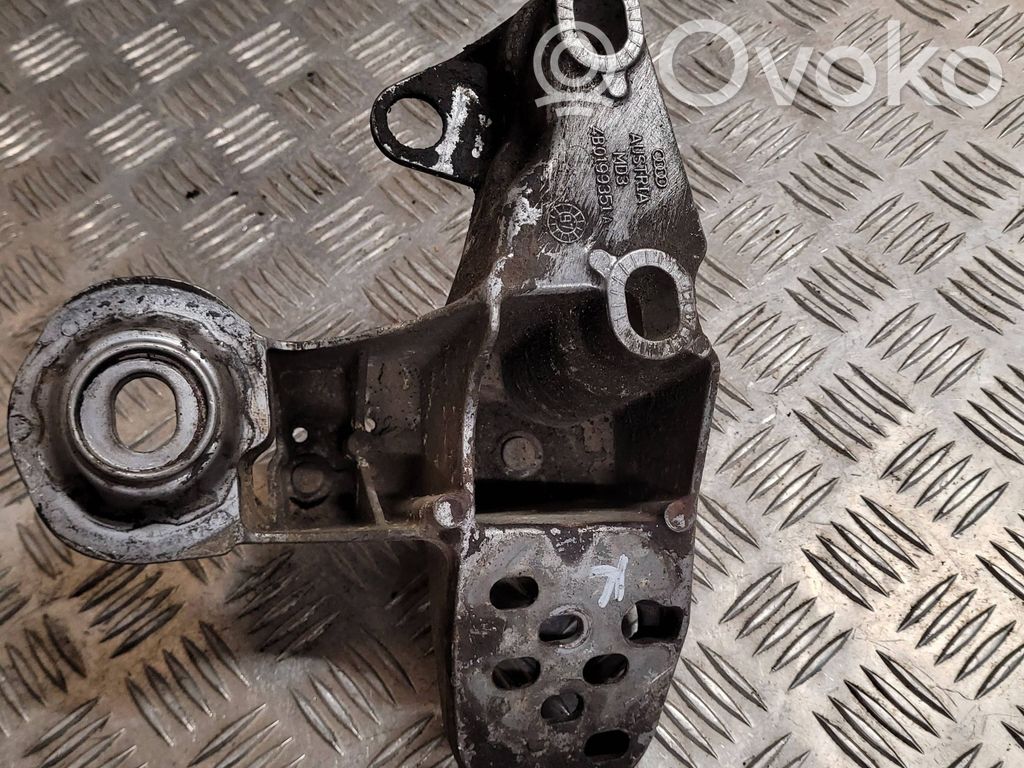 Volkswagen PASSAT B5 Engine mounting bracket 