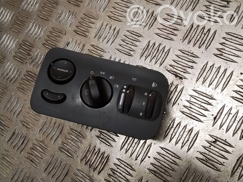 Light switch   02561