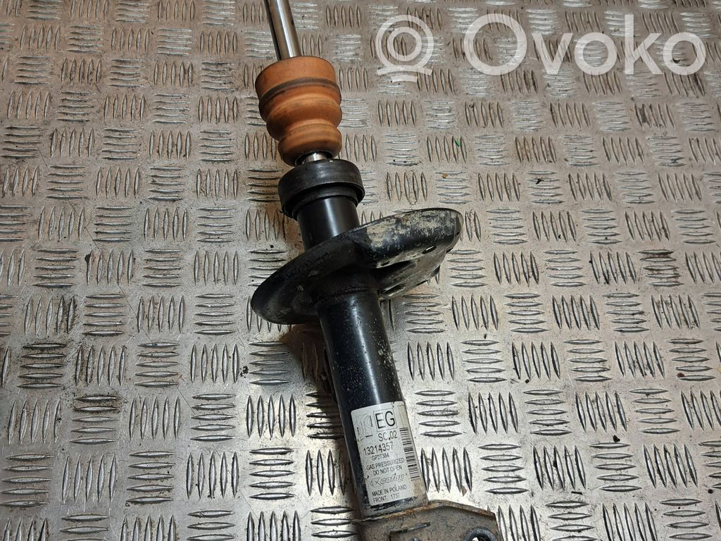 Opel Corsa D Priekšpusē amortizators 
