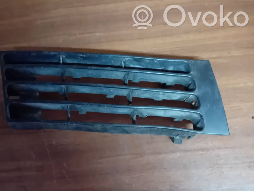 Audi A4 S4 B5 8D Rejilla inferior del parachoques delantero 