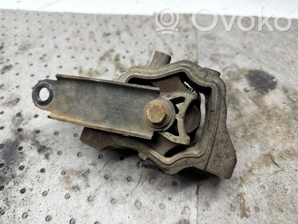 Volvo XC70 Engine mount bracket 