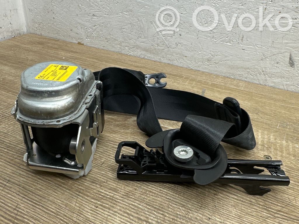 Volkswagen Golf VIII Cinturón delantero 