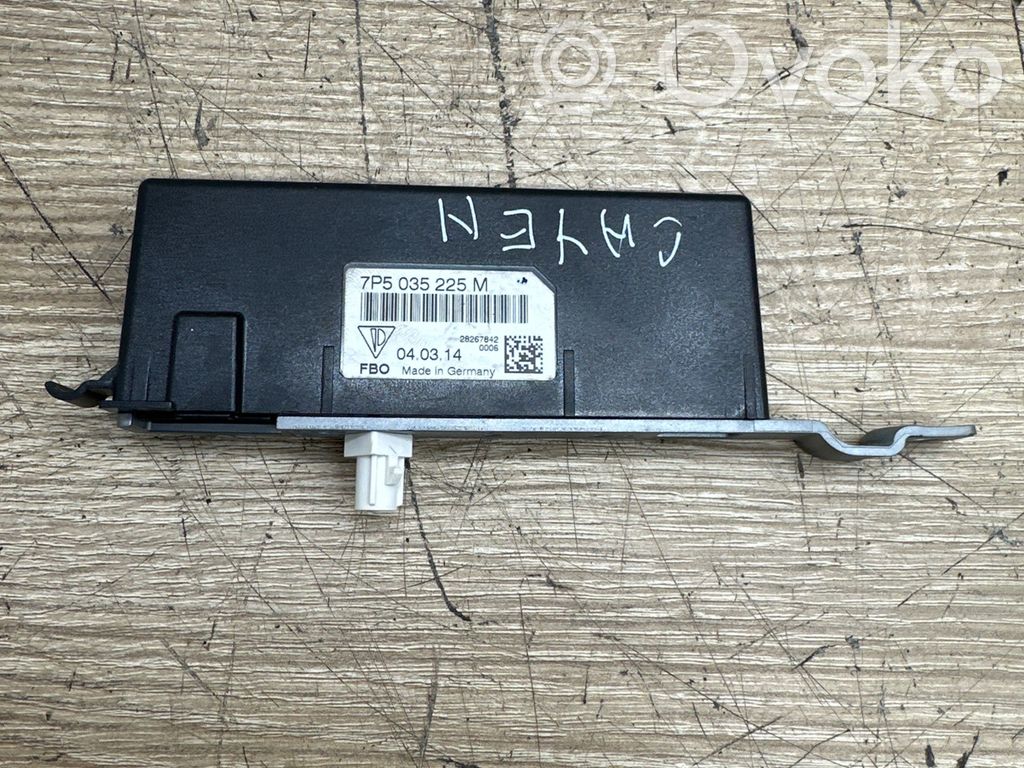 Porsche Cayenne (92A) Aerial antenna amplifier 