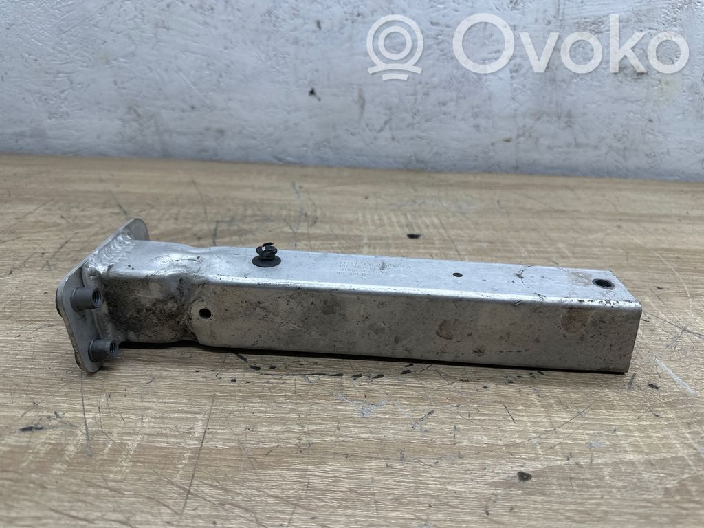 Audi A8 S8 D4 4H Front bumper mounting bracket 