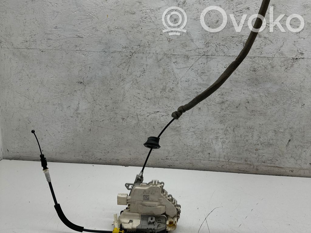 Audi A5 8T 8F Zamek drzwi przednich 