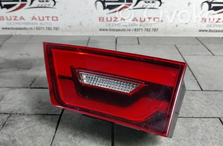 Tailgate rear/tail lights