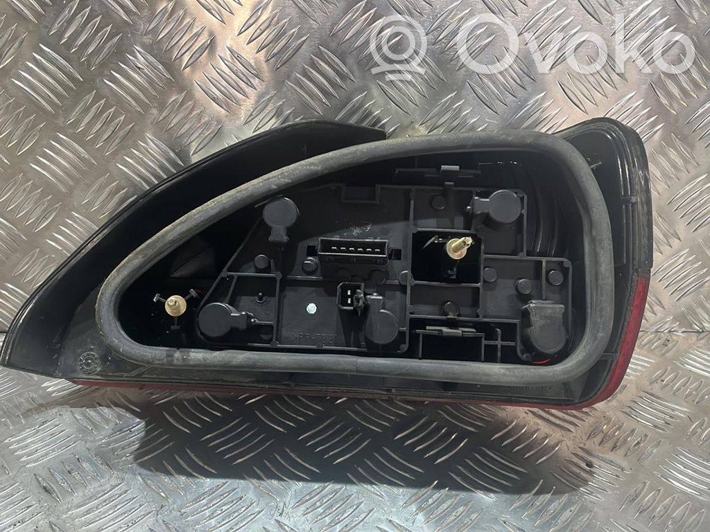 Peugeot 306 Aizmugurējais lukturis virsbūvē 