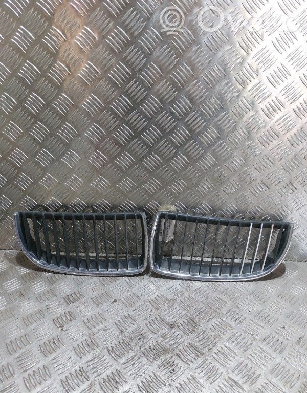 Grille de calandre avant   51137120008