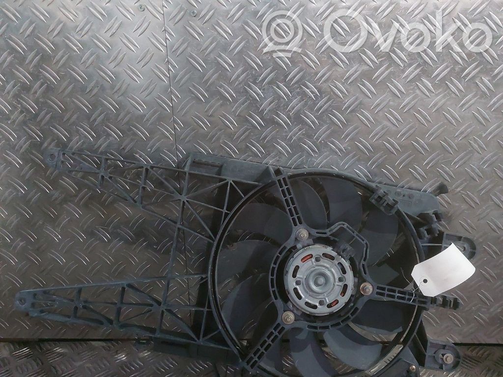 Fiat Punto (188) Elektryczny wentylator chłodnicy 
